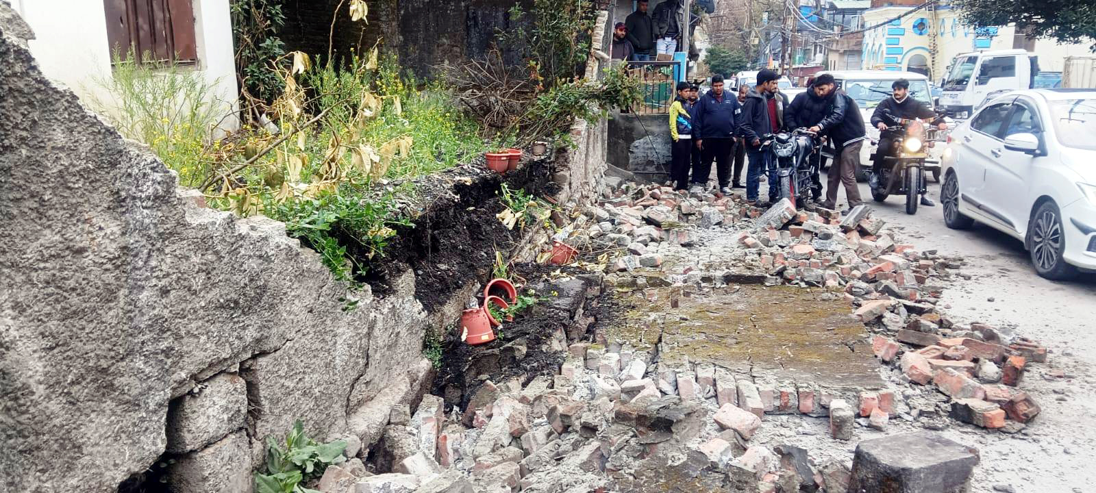 (Nainital-Wall Collapse-Ied-Tourists