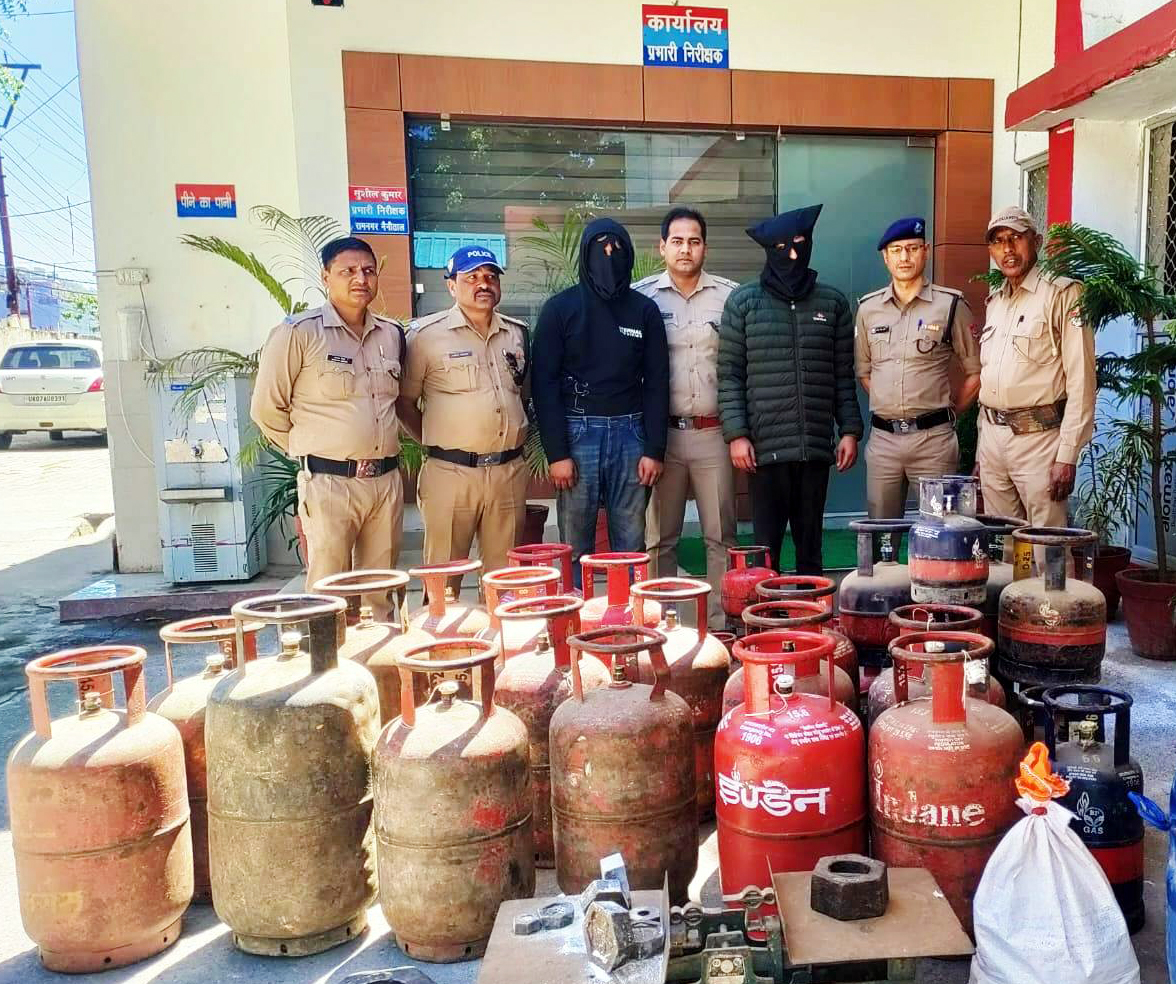 (Illegal Gas Refilling Racket Busted)